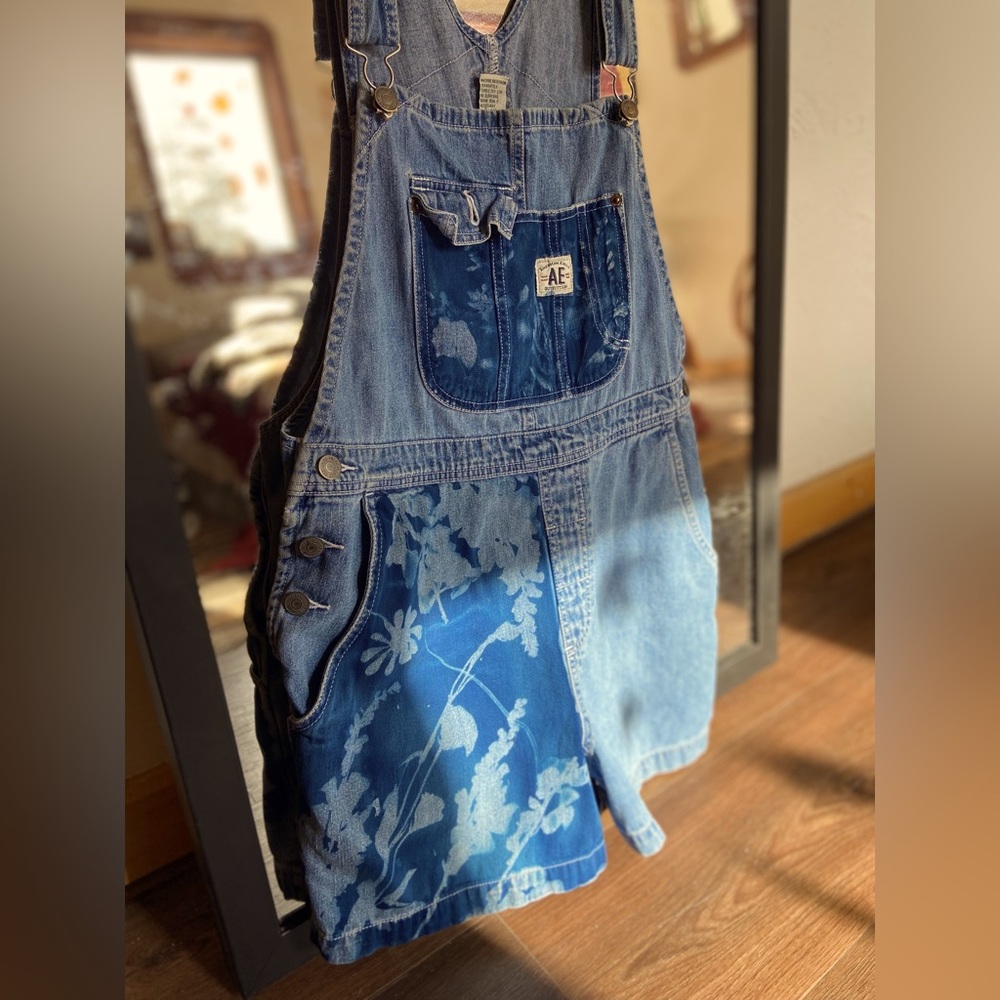Sun Printed American Eagle Overall Shorts Size Medium